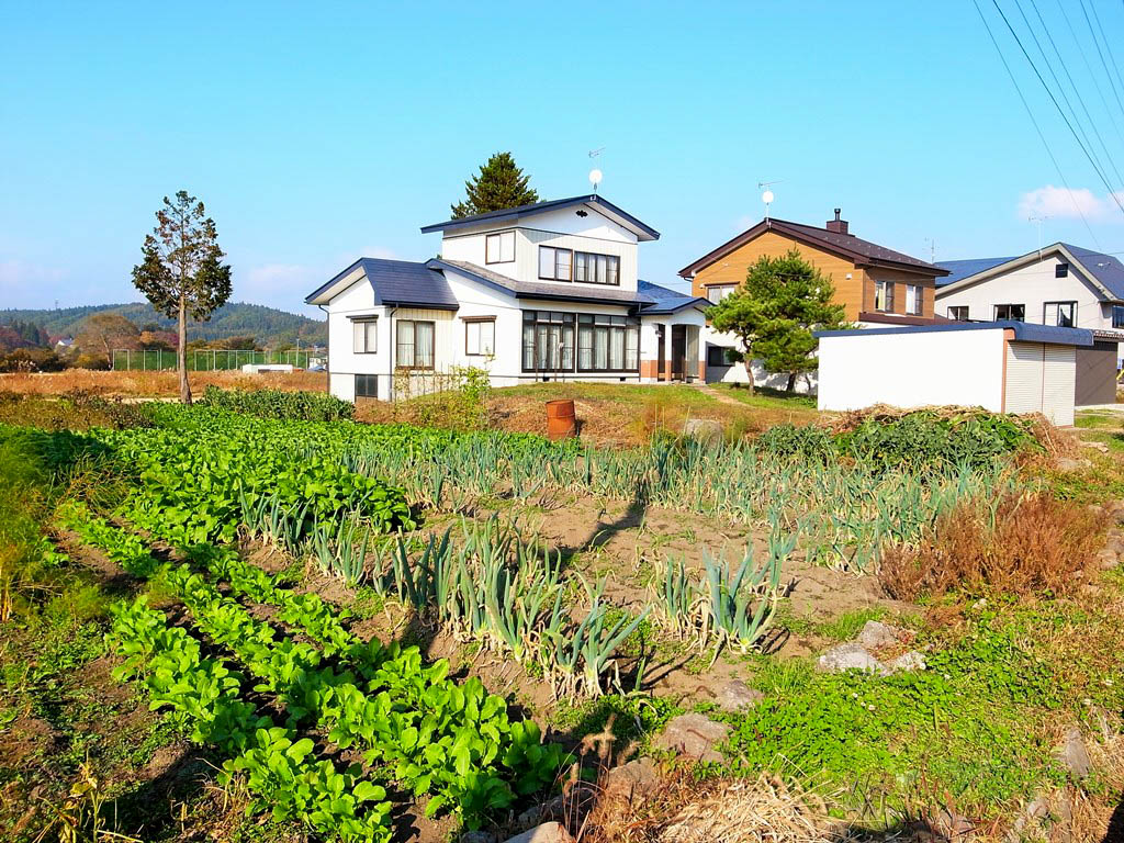 都会の家庭菜園も良いけど、田舎の賃貸物件では畑つきが基本です｜ありえない、いなかまち。長野県信濃町の移住者支援サイト