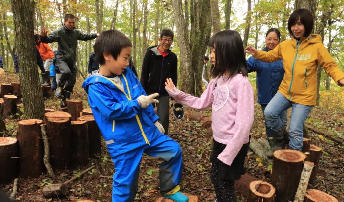 【ツアーレポート】憧れの丸太DIY！信州の湖畔で森の遊び場づくり