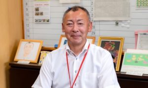 町にただひとつの小中一貫校ができて10年。信濃小中学校の今を校長先生に聞きました