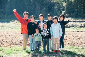 信濃町での二つの顔：トウモロコシ農家と除雪オペレーター、ワタナベ家の移住ストーリー