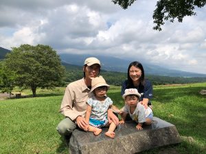 自然に魅せられ、信濃町で出会ったふたり。大自然の中での仕事、生活、子育て