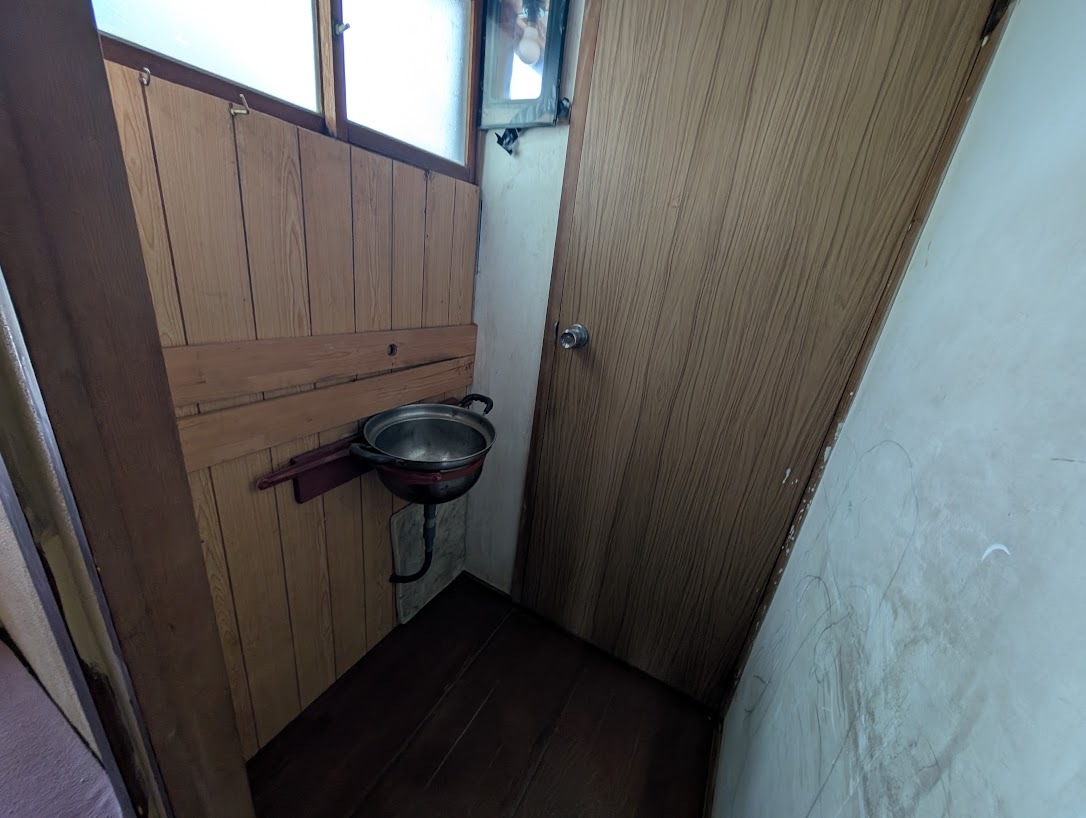 トイレ内手洗い