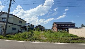 戸隠へ向かう県道３６号線沿い♪宅地約306坪の更地渡し☆柏原【No.429】