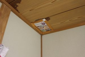 補修が必要な箇所。1階和室、雨漏り