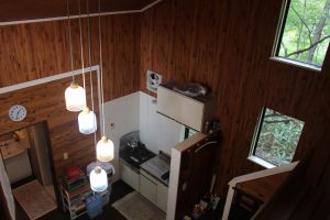 吹き抜け2階から見た1階